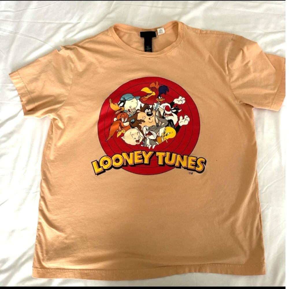 🌻H&M Men's Looney Tunes Warner Brothers Peachy Orange Short Sleeve Shirt Large